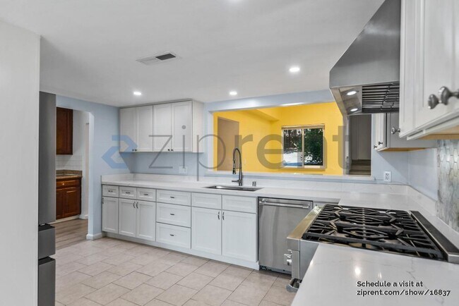 Building Photo - 1967 Solano Way