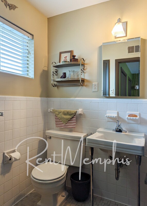 Building Photo - 1607 Forest Ave