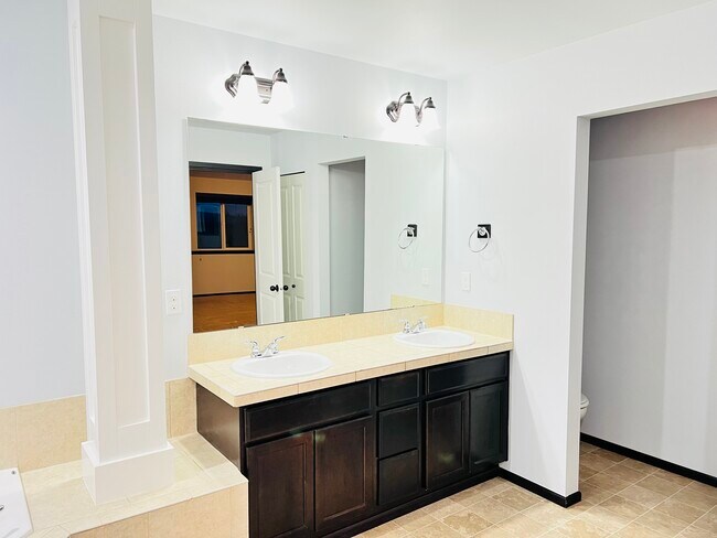 Building Photo - 5815 148th Pl NE