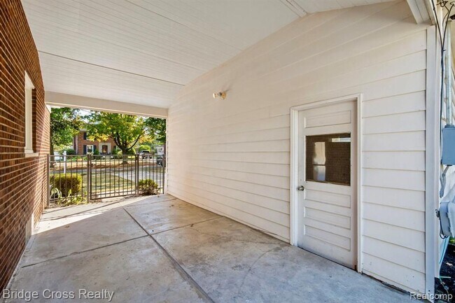 Building Photo - 2614 Essex St