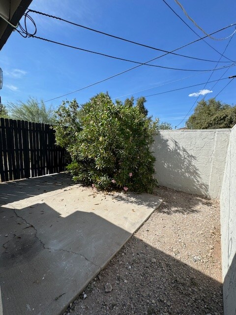 Building Photo - 1017 E West Cir Dr