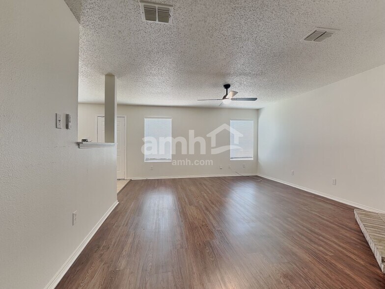Building Photo - 4301 Meadowknoll Dr