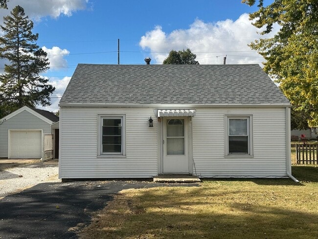 Building Photo - Charming Single Family Home