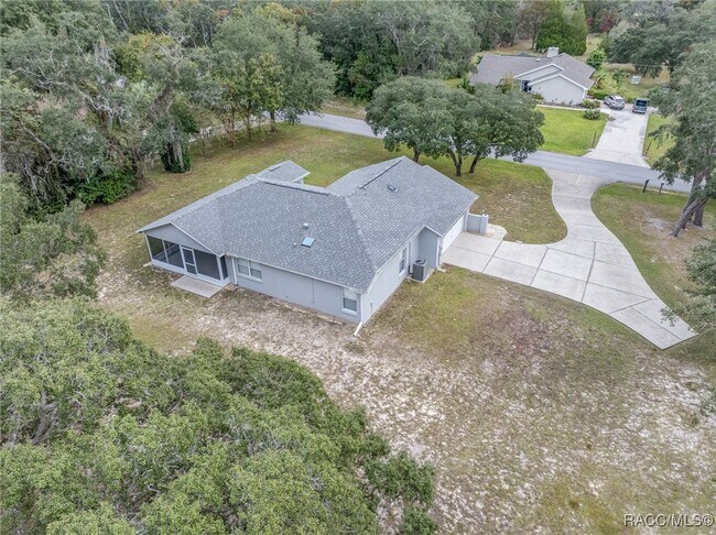 Building Photo - 320 N Fresno Ave