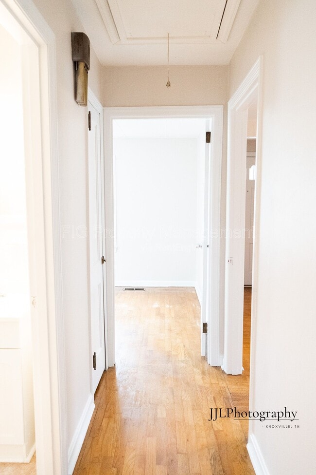 Building Photo - 716 E Oldham Ave