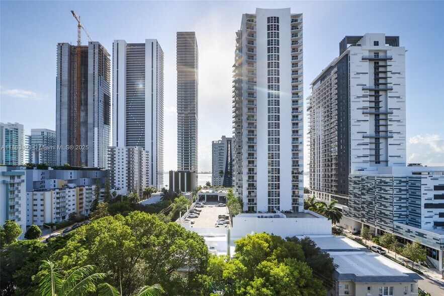 Building Photo - 2200 NE 4th Ave