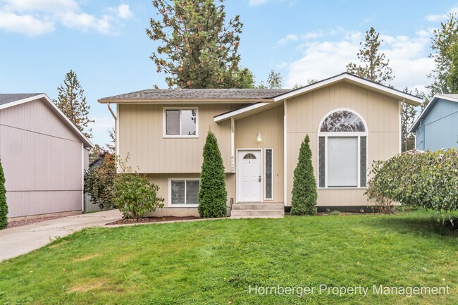 Primary Photo - Recently Updated Single Family Home On The...