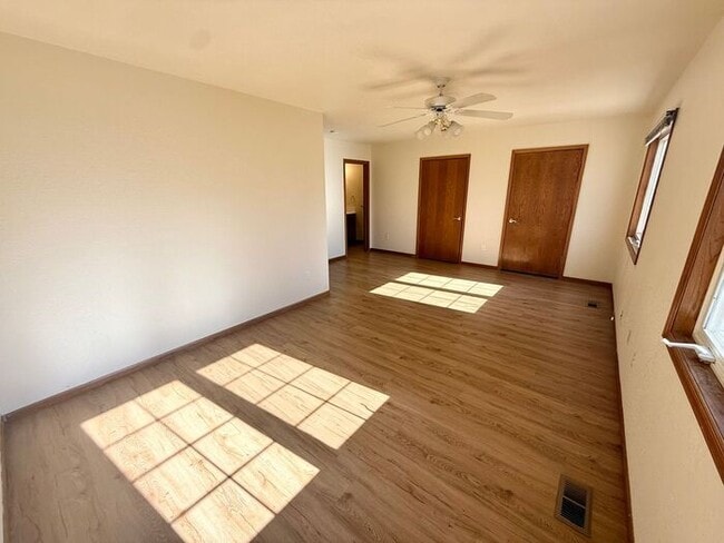 Building Photo - Beautifully Maintained 2 Bed, 2 Bath Ranch Style Townhome with 2 Car Garage in East Loveland