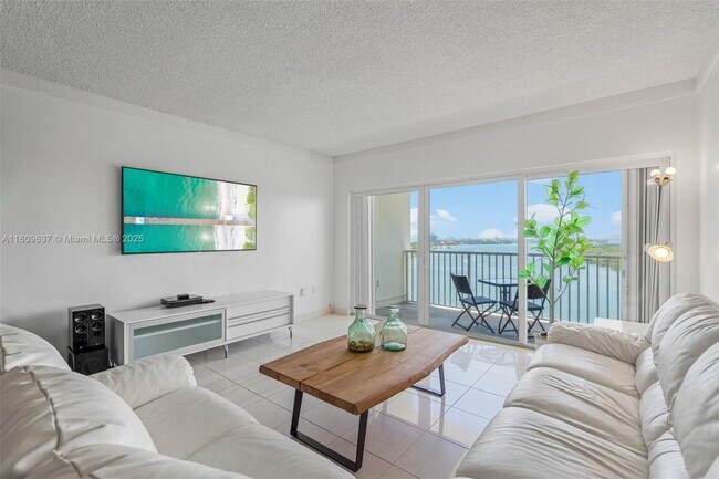 Building Photo - 300 Bayview Dr