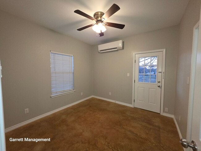 Building Photo - 1/1 House in the Country