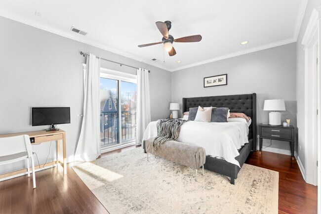 Building Photo - 3056 N Clybourn Ave