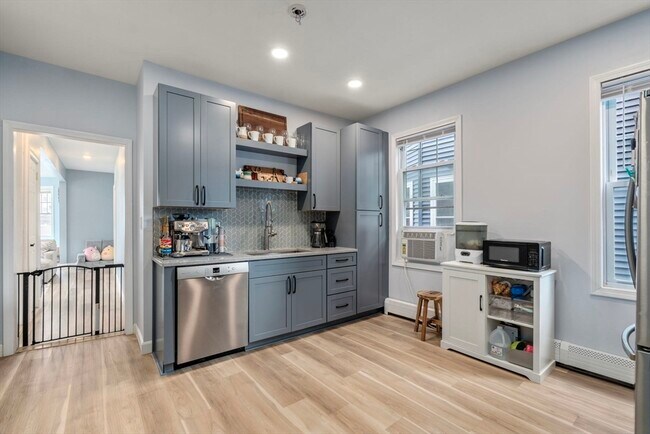 Building Photo - 46 Hawthorn Ave