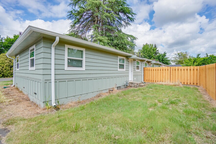 Building Photo - 3670 SW 144th Ave