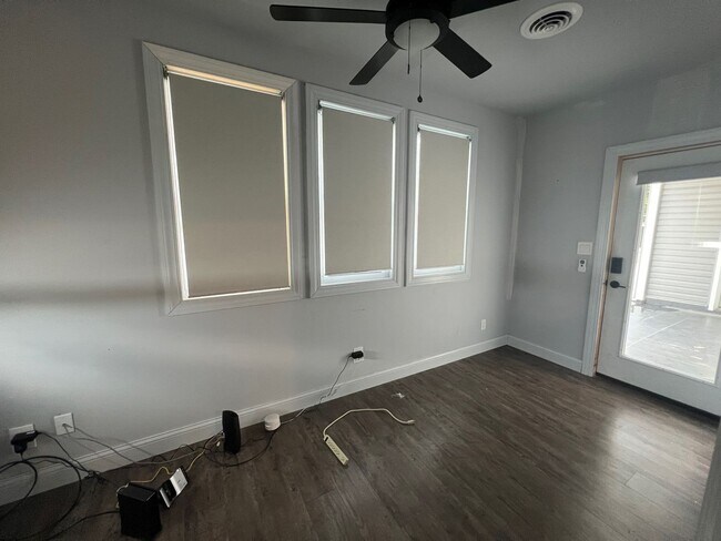 Building Photo - Historic Loft apartment