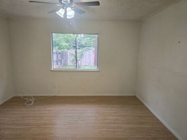 Building Photo - 420 Vista W Ct