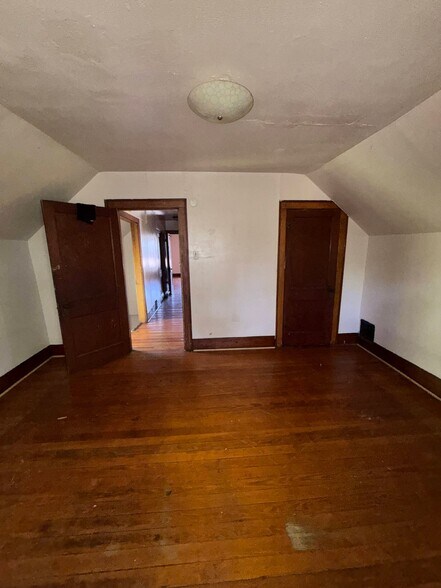 Building Photo - 2120 St Louis Ave