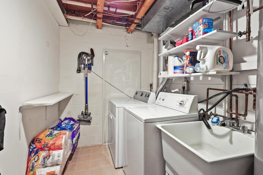 Building Photo - 9862 Softwater Way