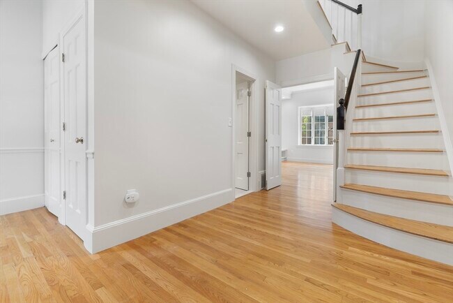 Building Photo - 26 Clarendon St