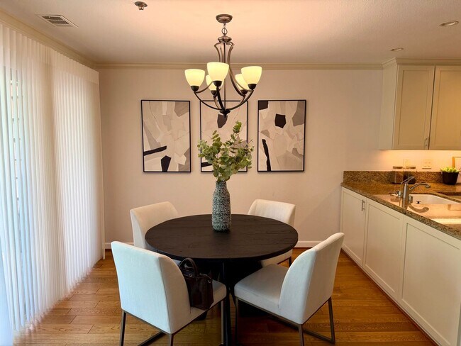 Building Photo - Luxury Condo in Heart of Downtown Los Gatos