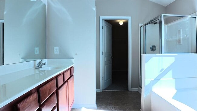 Building Photo - 3440 Kentwater Dr
