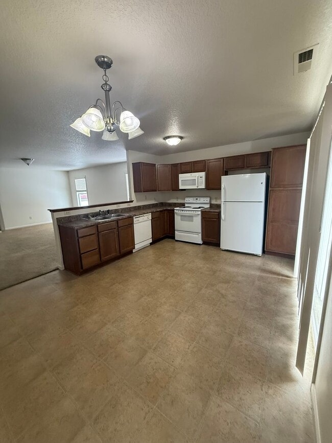 Building Photo - New 3 bedroom listing!