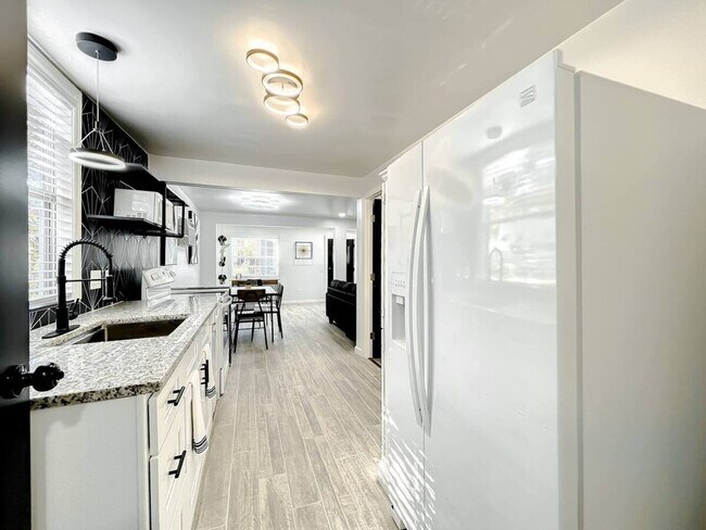 Building Photo - 173 S Orange Ave