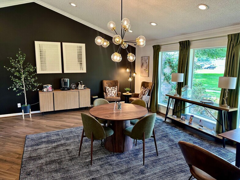 Primary Photo - Green Arbor