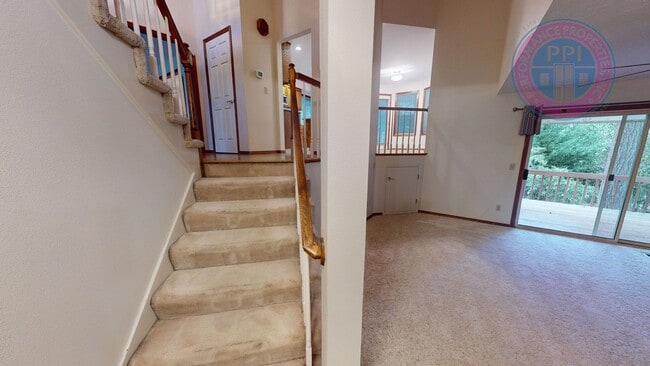 Building Photo - Hidden Springs in West Linn! Pets Friendly! Room To Roam