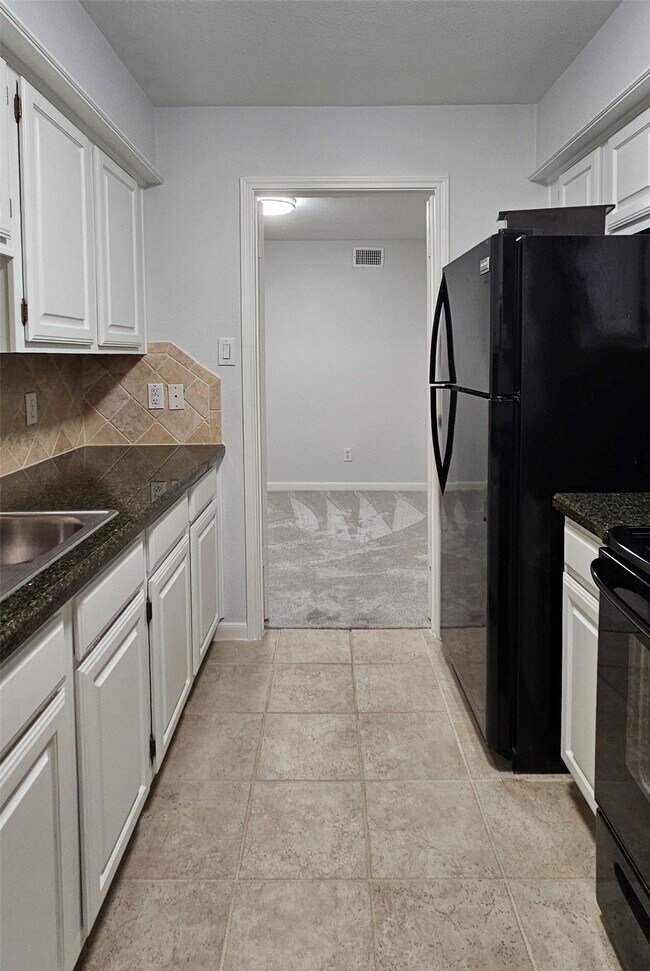 Building Photo - 1311 Antoine Dr