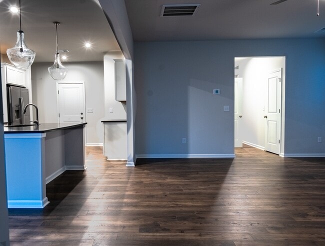 Building Photo - 133 Gervais Cir