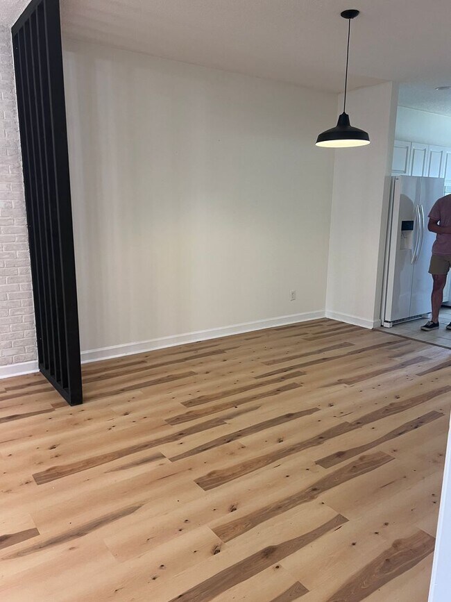 Building Photo - Newly renovated 2 bedroom, 2 bathroom condo coming soon!