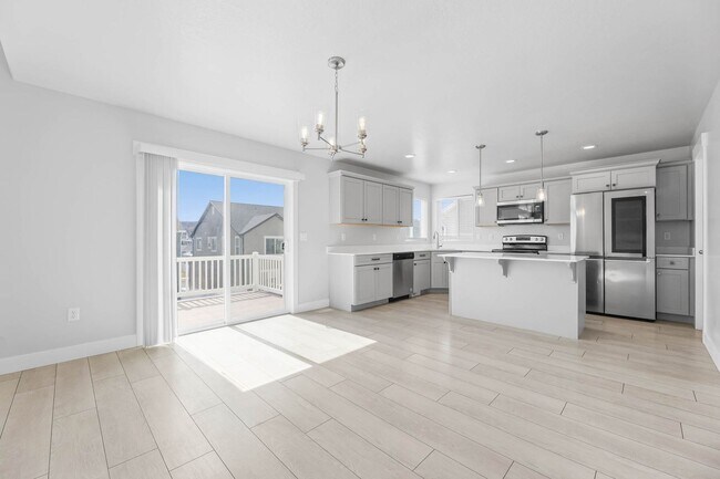 Building Photo - 6 Bedroom 3.5 Bathroom House in Saratoga Springs!