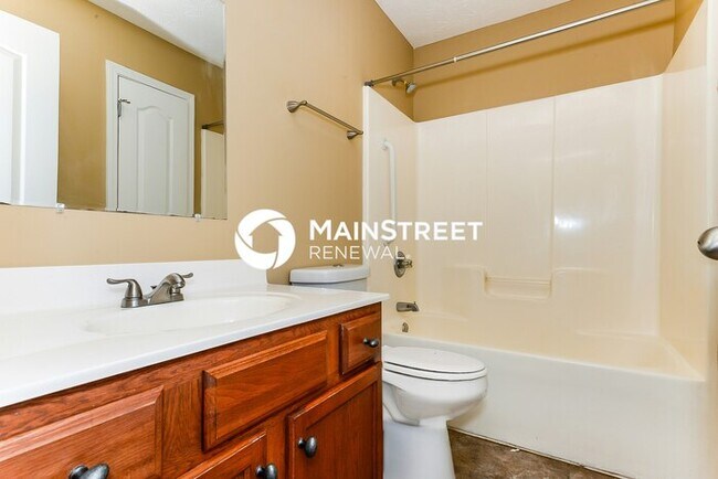 Building Photo - 3 Bedroom Pet-Friendly Home in Covington, GA with Main Street Renewal