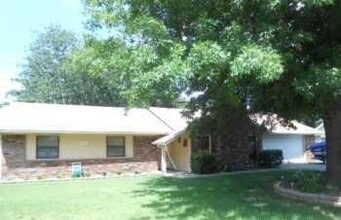 Building Photo - 2814 W Highland Dr