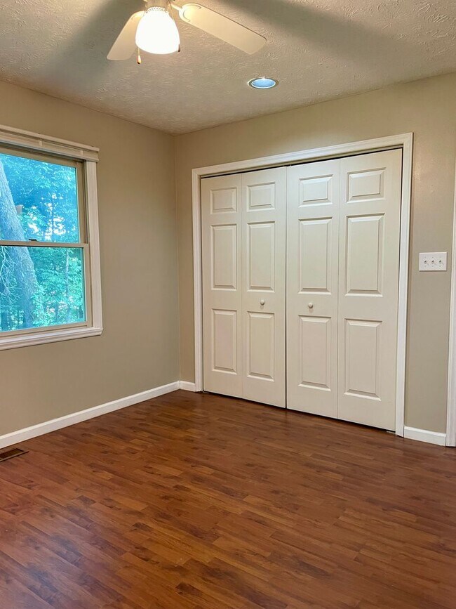 Building Photo - 418 Summit View Rd