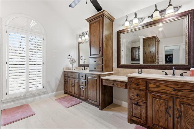 Building Photo - 748 Blue Jay Ln