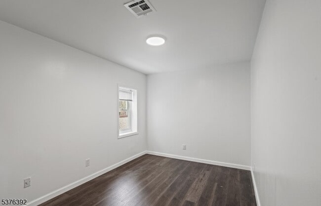 Building Photo - 702 4th Ave