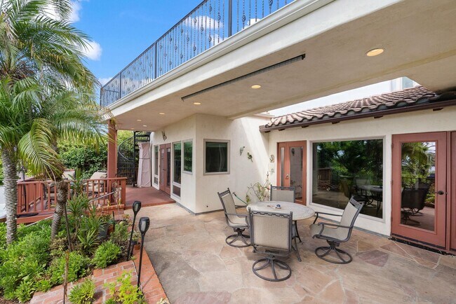 Building Photo - 701 N Granados Ave