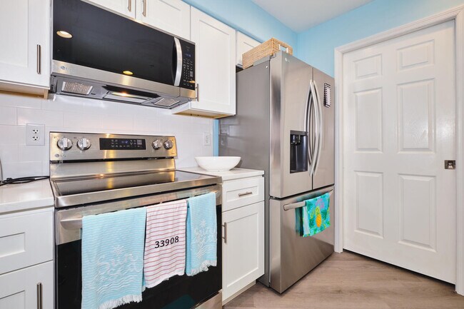 Building Photo - 9100 Southmont Cove