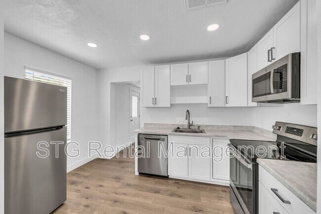 Building Photo - 300 W 100 N