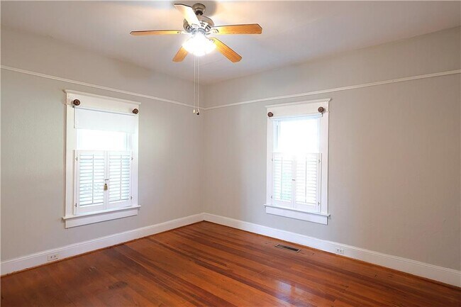 Building Photo - 217 Mountain View St