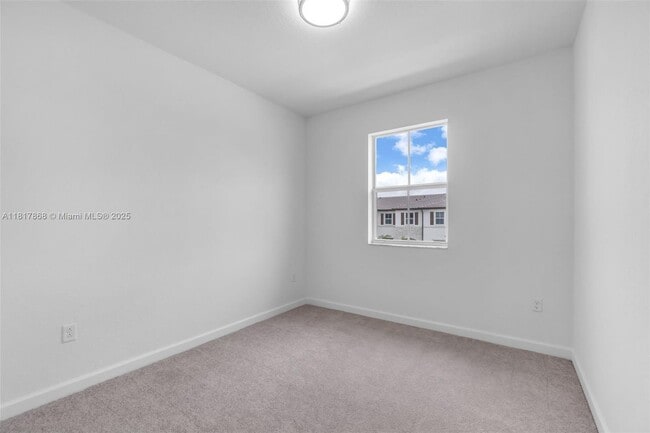 Building Photo - 2807 SE 26th Ave