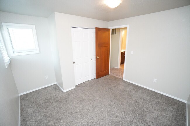 Building Photo - 698 Berwick Dr