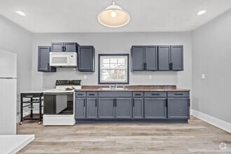Building Photo - Stunning 3 bedroom home in McKees Rocks av...