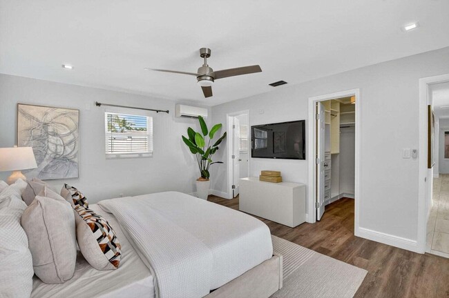 Building Photo - 714 SW 25th Ave