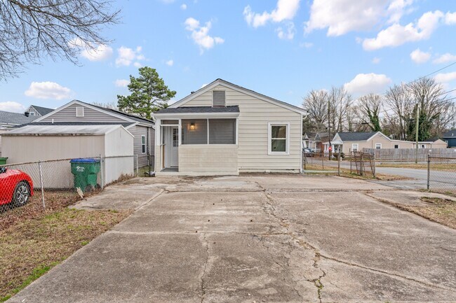 Building Photo - Trek Rentals