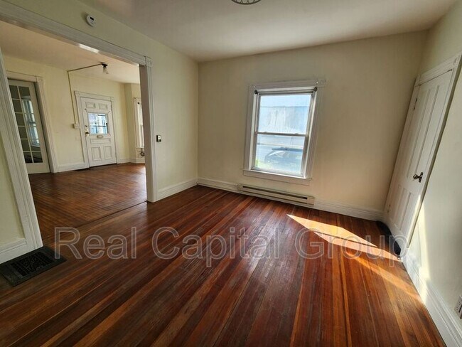 Building Photo - 76 Crandall St