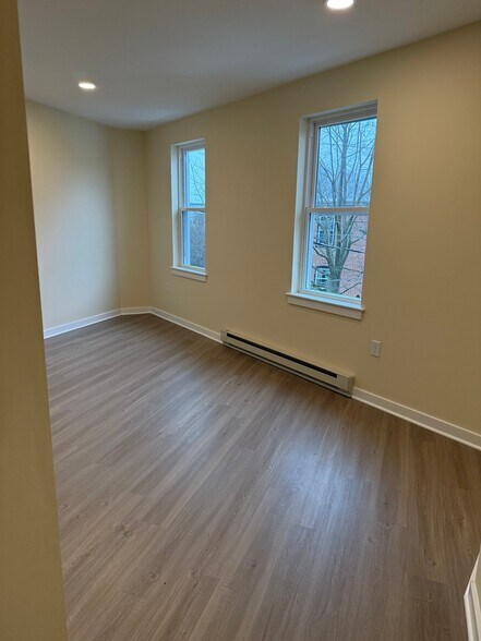 Building Photo - 135 E Ross St