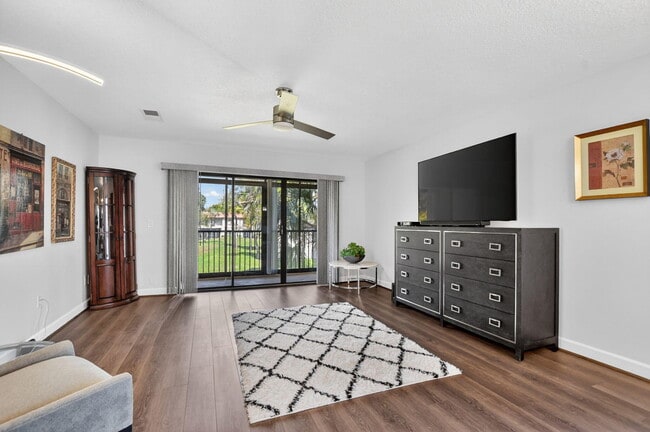 Building Photo - 21911 Cypress Dr