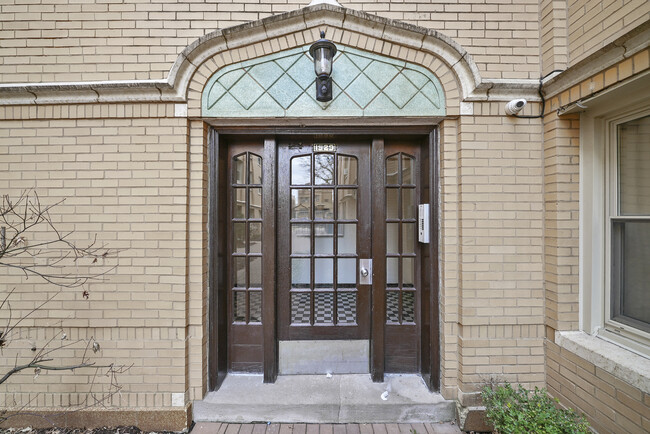 Building Photo - 1927 Grove Ave